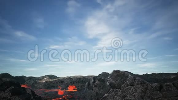 不明飞行物正在火山上空飞行视频的预览图