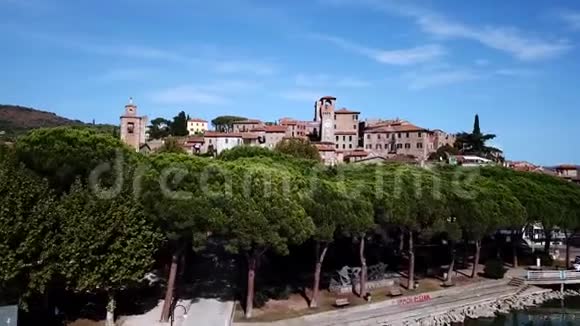 意大利托斯卡纳帕西尼诺苏尔特拉西门诺的鸟瞰图视频的预览图