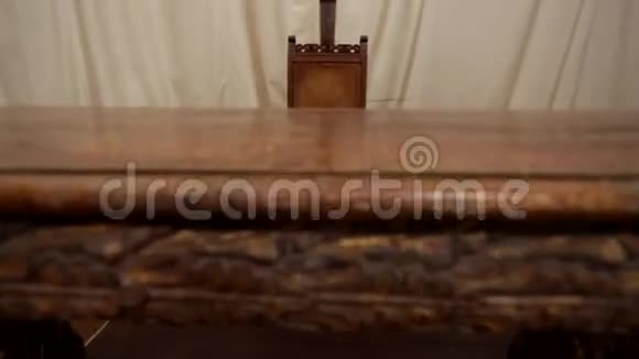 教堂的木制祭坛视频的预览图
