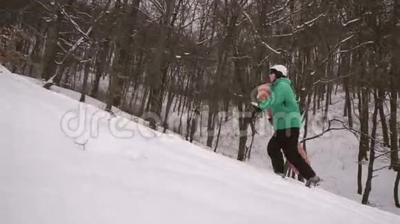 滑雪者沃尔克斯雪坡视频的预览图