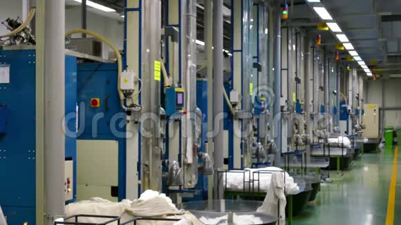 纺织工业用现代机械的工厂大厅视频的预览图