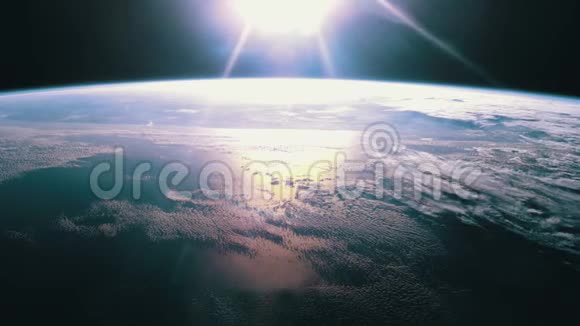 太阳照耀着地球视频的预览图