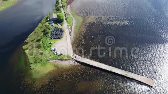 从湖景中可以看到塔努伊尔特的空中景色视频的预览图