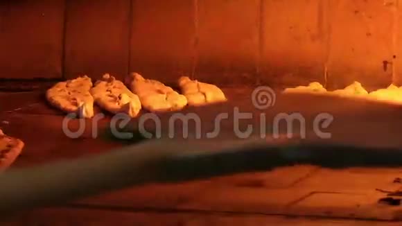 烤箱里的土耳其肉皮塔视频的预览图