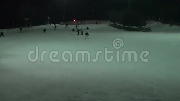 滑雪冬季娱乐2视频的预览图