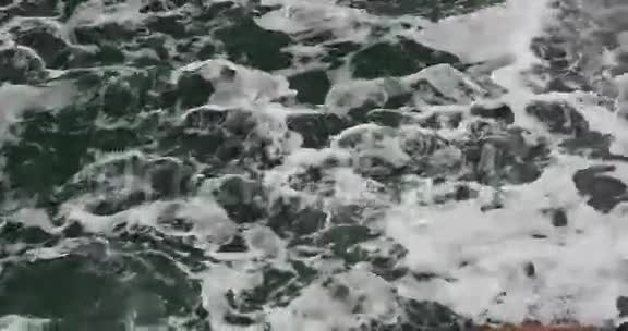 海洋水面白色喷雾视频的预览图