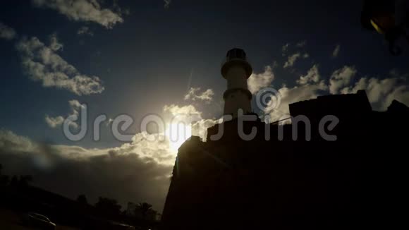 法马古斯塔堡垒的灯塔和傍晚的太阳视频的预览图