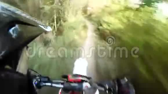 恩杜罗自行车骑手POV视频的预览图