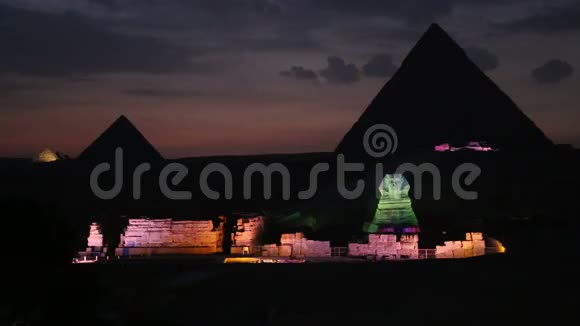埃及吉萨狮身人面像和金字塔夜光展视频的预览图