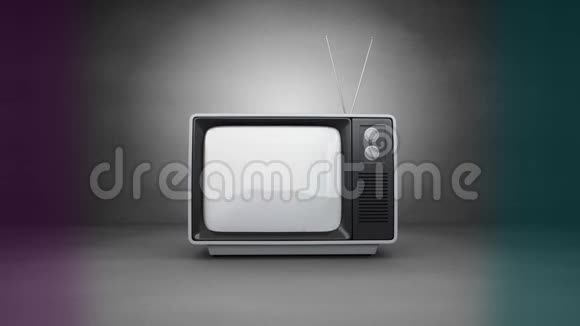 黑色背景的小型老式电视动画视频的预览图