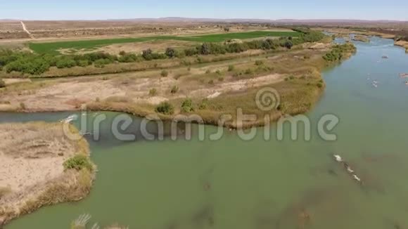 橙色河流的鸟瞰图南非视频的预览图