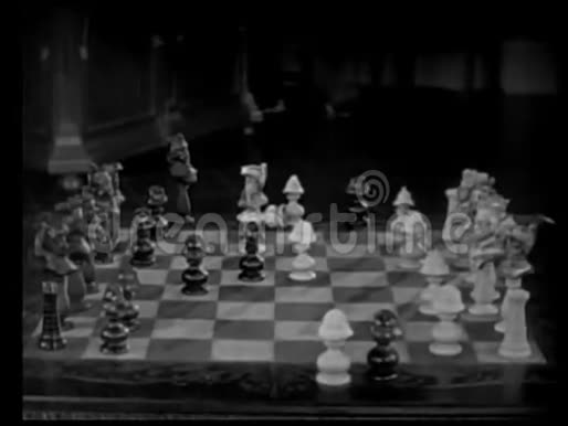 近距离的手下棋视频的预览图
