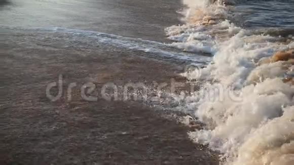 亚索夫海海浪的缓慢运动视频的预览图