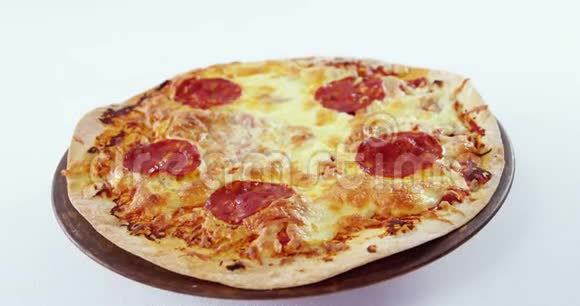 披萨和意大利香肠配料视频的预览图