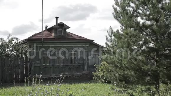 农村的旧木屋视频的预览图