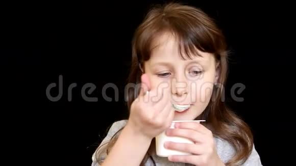 吃酸奶视频的预览图