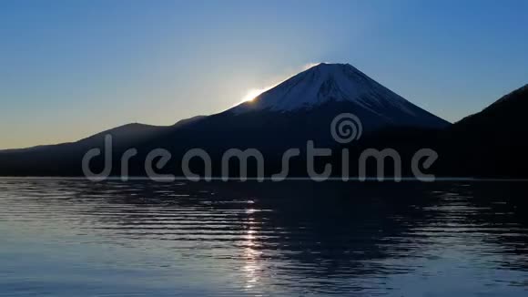 山日本莫托苏湖日出富士山视频的预览图