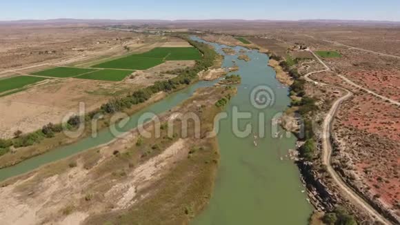 橙色河流的鸟瞰图南非视频的预览图