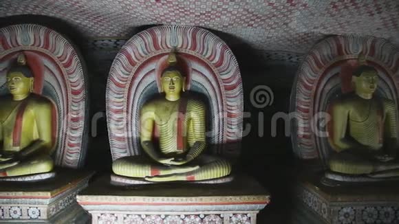达姆布拉斯里兰卡2014年2月三位坐佛在丹布拉金寺的看法黄金圣殿视频的预览图