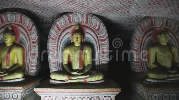 达姆布拉斯里兰卡2014年2月三位坐佛在丹布拉金寺的看法黄金圣殿视频的预览图