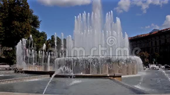 米兰美丽的喷泉视频的预览图