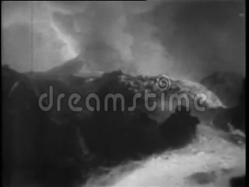 广角火山喷发视频的预览图