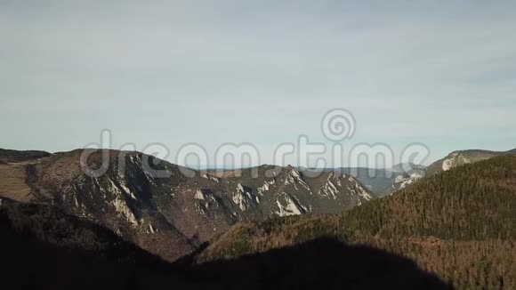 法国奥西塔尼的比利牛斯山鸟瞰图视频的预览图
