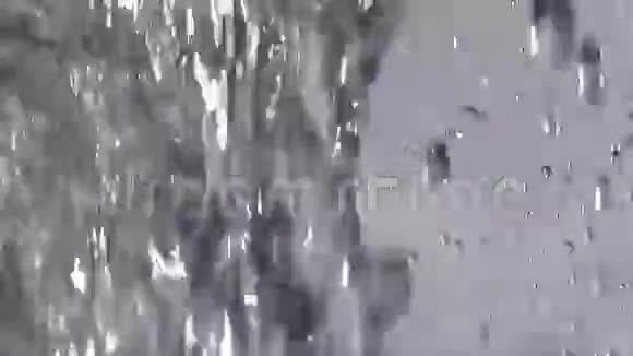 喷泉缓慢飞溅1413591视频的预览图