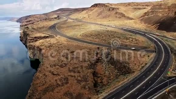 公路段由哥伦比亚河峡谷视频的预览图