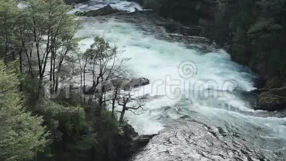 智利汇洛汇洛瀑布视频的预览图