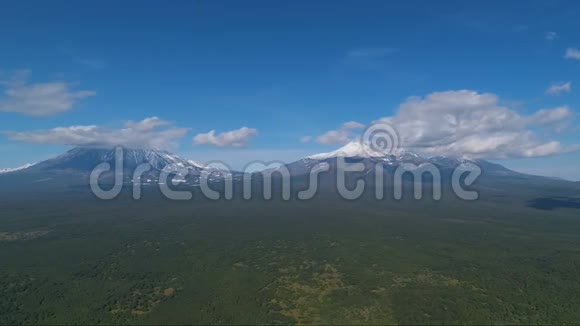 火山全景空中视频的预览图