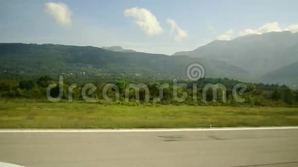 在黑山Tivat机场起飞视频的预览图