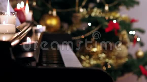 圣诞钢琴键盘视频的预览图