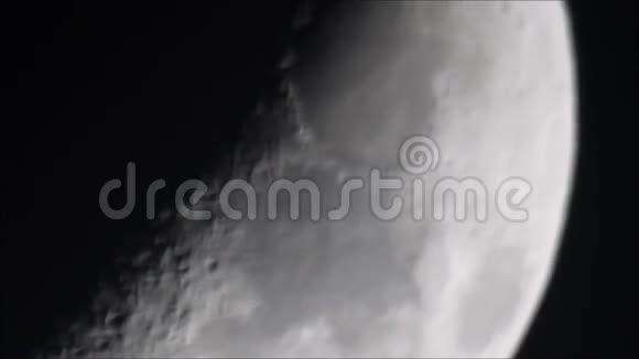 新月地球转动视频的预览图