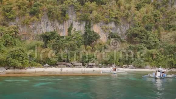 鸟瞰日落和阿特万海滩与岩石亚洲旅游菲律宾巴拉望视频的预览图
