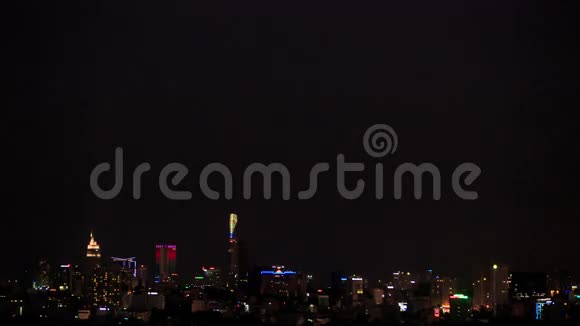 夜城摩天大楼从客机窗口出来视频的预览图
