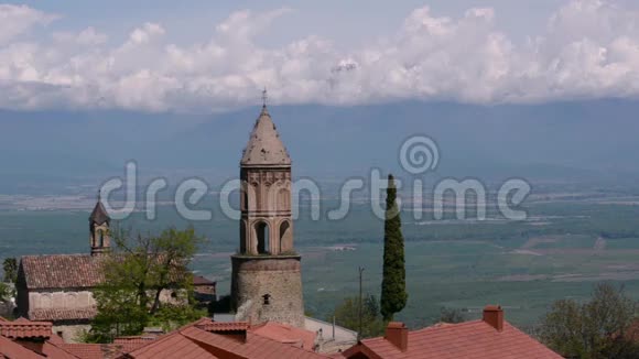 圣乔治和阿拉扎尼山谷Signagi教堂的景色视频的预览图