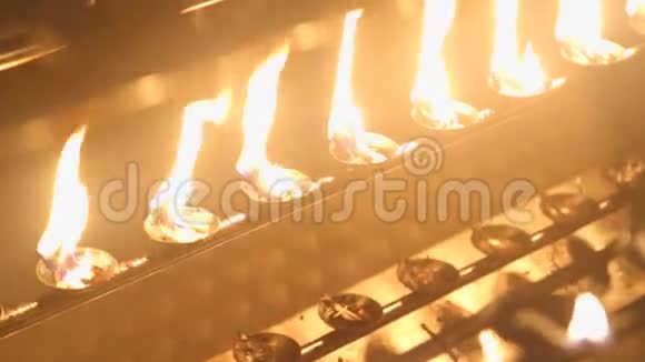 在牙庙烧蜡烛视频的预览图