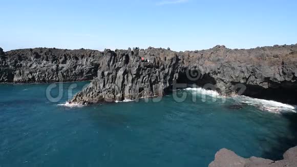 海岸上的悬崖视频的预览图