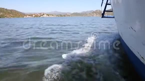 船沿斯卡达尔湖航行视频的预览图