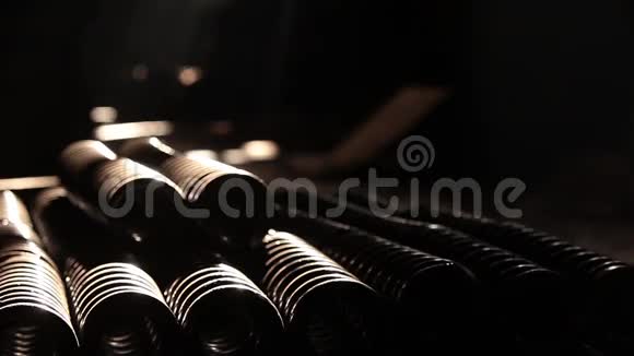 钢弹簧集中运动视频的预览图