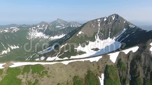 堪察加半岛美丽的山景蓝湖视频的预览图
