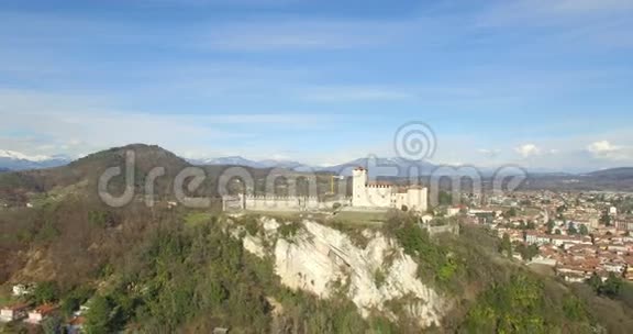 空中伦巴第马吉奥尔湖安格拉意大利城堡视频的预览图