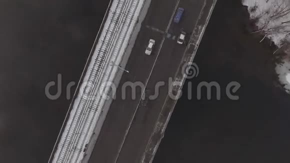 道路上的交通空中的射击视频的预览图