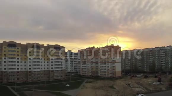 晨曦日出轻城中心屋顶全景时间流逝白俄罗斯视频的预览图
