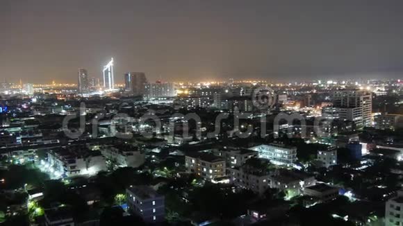 曼谷夜光生活街区屋顶酒店全景4k时间间隔泰国视频的预览图