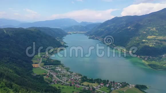 奥谢赫在卡伦滕看到了风景秀丽的奥斯夏湖夏季全景视频的预览图