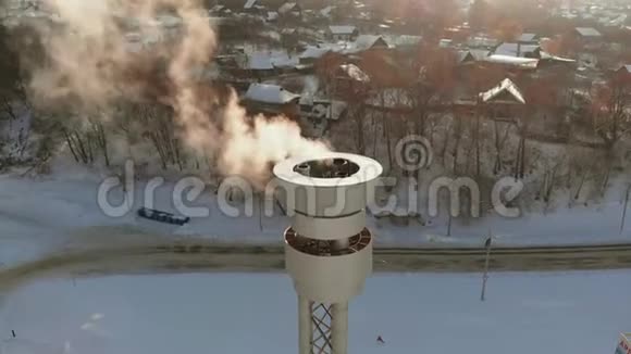 锅炉房烟气不锈钢管空中拍摄视频的预览图