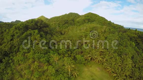带有山丘的菲律宾自然博霍尔岛空中观景视频的预览图