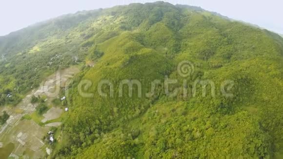 带有山丘的菲律宾自然博霍尔岛空中观景视频的预览图